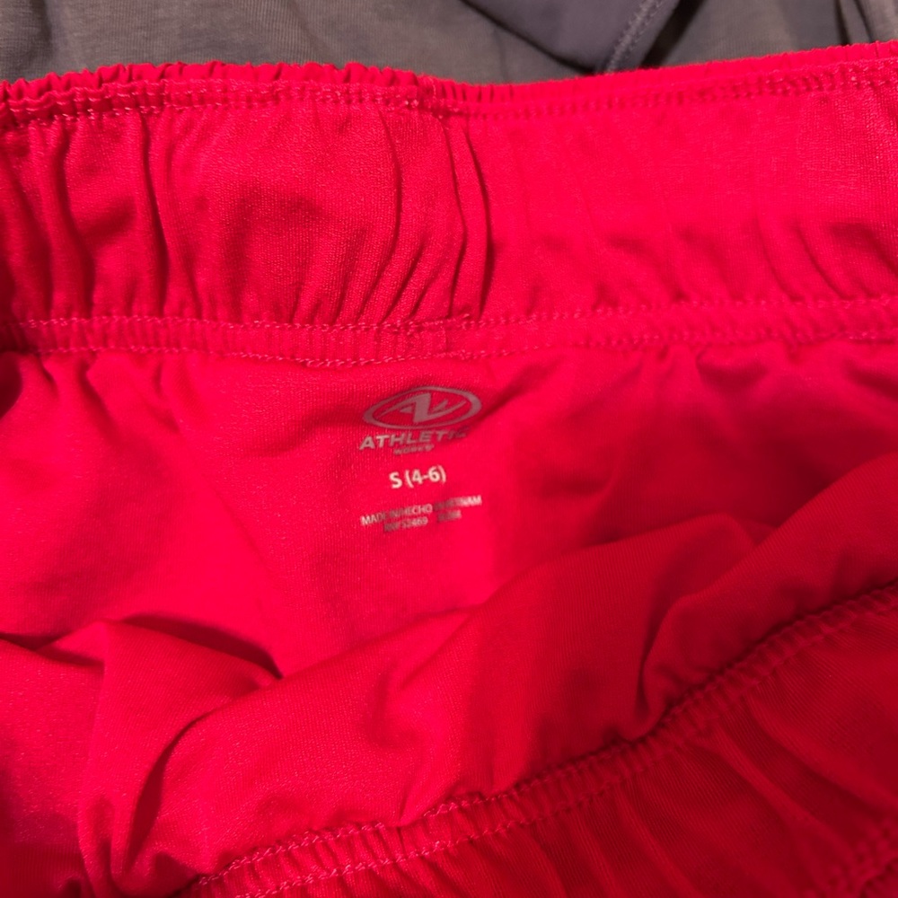 Athletic women’s bundle tops and shorts size small - Picture 8 of 9